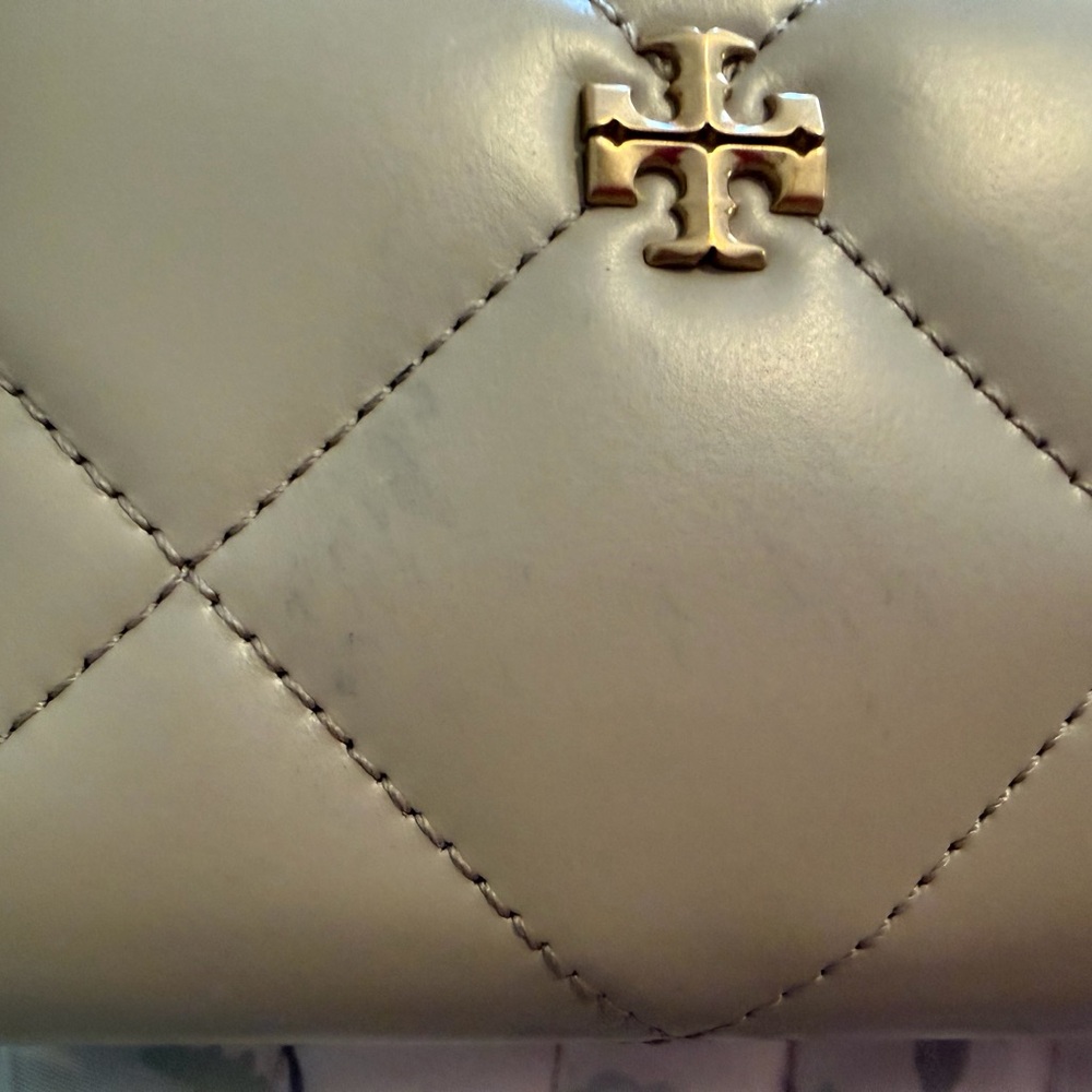 Tory Burch Kira Diamond Quilt Small Zip Around Wallet Light Stone - Picture 2 of 9